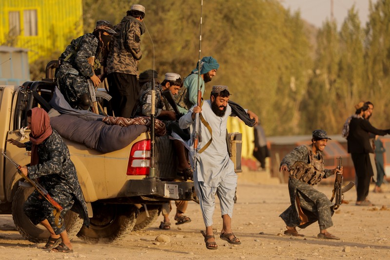 Taliban fighters get out of a vehicle as they take a day off to visit the amusement park at Kabul's Qargha reservoir, at the outskirts of Kabul, Afghanistan October 8, 2021. Picture taken October 8, 2021. REUTERS/Jorge Silva     TPX IMAGES OF THE DAY