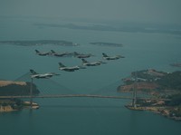 Manuver F-16 RI & Singapura di Langit Marina South-Batam