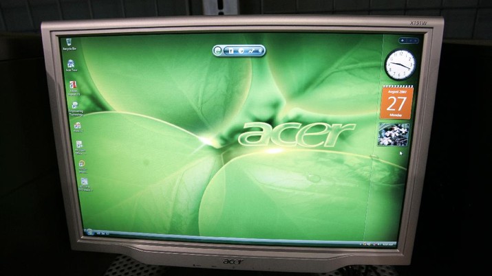 Acer An Acer computer on display at Best Buy computer store in Mountain View, Calif., Monday, Aug. 27, 2007. Acer Inc. plans to acquire U.S. computer maker Gateway Inc. for $710 million in a deal that will push the Taiwanese company past China's Lenovo Group as the world's third largest vendor of personal computers. (AP Photo/Paul Sakuma)