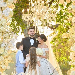 Nikah Ala Crazy Rich: Jemput Tamu Pakai Jet & Habiskan Rp57 M