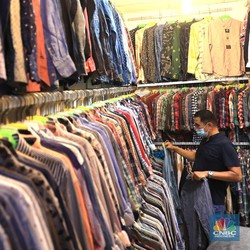 Baju Impor Bekas Sitaan Bea Cukai Capai Rp 24,21 M di 2022