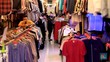 Menggeliat Lagi, Anak Muda Thrifting Pakaian di Pasar Senen