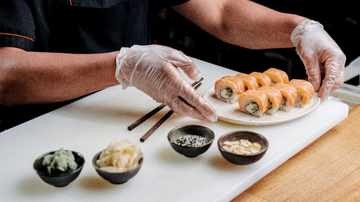 Sushi (Photo by Ivan Samkov from Pexels)