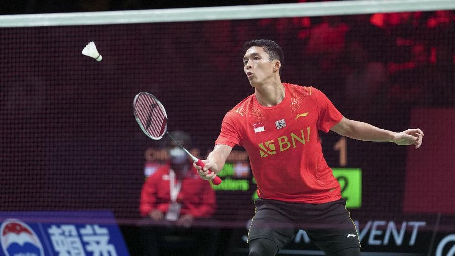 Pemain-pemain Indonesia merayakan juara Thomas Cup di podium. (Ritzau Scanpix via REUTERS/RITZAU SCANPIX)
