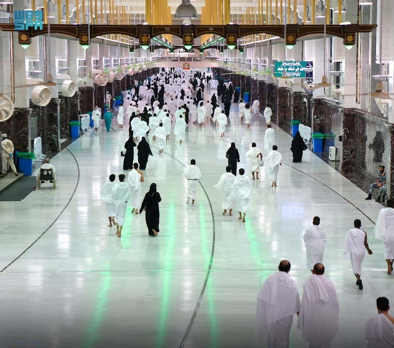 Pilgrims perform the Fajr prayer without social distancing, after Saudi authorities announced the easing of coronavirus disease (COVID-19) restrictions, at the Grand Mosque in holy city of Mecca, Saudi Arabia, October 17, 2021. Saudi Press Agency/Handout via REUTERS ATTENTION EDITORS - THIS PICTURE WAS PROVIDED BY A THIRD PARTY