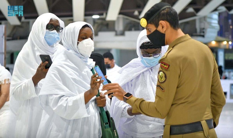 Pilgrims perform the Fajr prayer without social distancing, after Saudi authorities announced the easing of coronavirus disease (COVID-19) restrictions, at the Grand Mosque in holy city of Mecca, Saudi Arabia, October 17, 2021. Saudi Press Agency/Handout via REUTERS ATTENTION EDITORS - THIS PICTURE WAS PROVIDED BY A THIRD PARTY