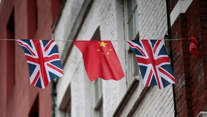Ilustrasi bendera Inggris dan China. (File Photo Reuters)