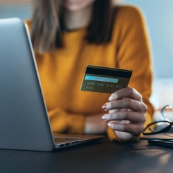 Mana yang Lebih Cuan, Kartu Kredit Cashback atau Miles?