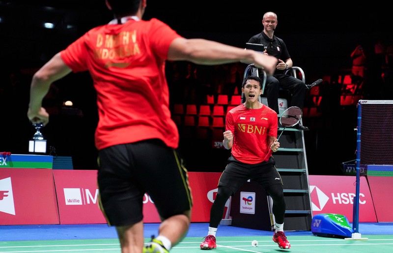 Pemain-pemain Indonesia merayakan juara Thomas Cup di podium. (Ritzau Scanpix via REUTERS/RITZAU SCANPIX) Pemain-pemain Indonesia merayakan juara Thomas Cup di podium. (Ritzau Scanpix via REUTERS/RITZAU SCANPIX)