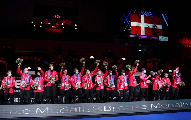 Pemain-pemain Indonesia merayakan juara Thomas Cup di podium. (Ritzau Scanpix via REUTERS/RITZAU SCANPIX) Pemain-pemain Indonesia merayakan juara Thomas Cup di podium. (Ritzau Scanpix via REUTERS/RITZAU SCANPIX)