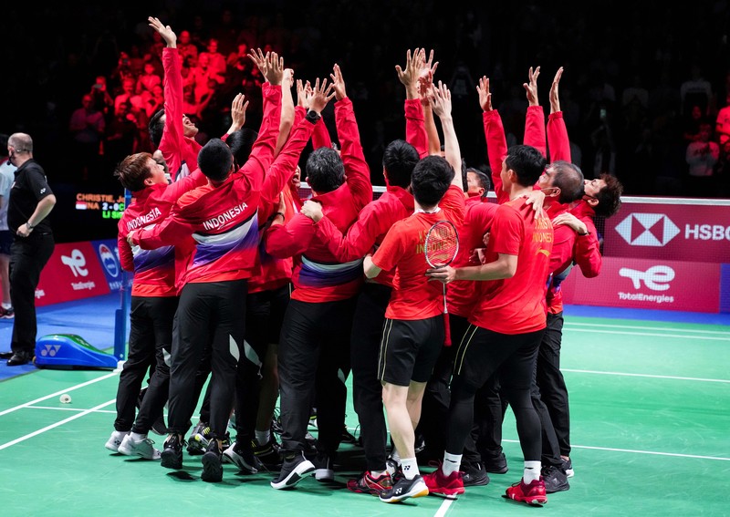 Pemain-pemain Indonesia merayakan juara Thomas Cup di podium. (Ritzau Scanpix via REUTERS/RITZAU SCANPIX) Pemain-pemain Indonesia merayakan juara Thomas Cup di podium. (Ritzau Scanpix via REUTERS/RITZAU SCANPIX)