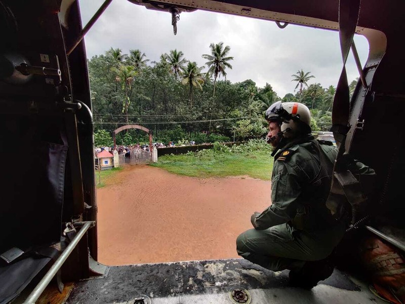 Setidaknya 22 orang meninggal dunia dan lima orang lainnya hilang akibat hujan lebat yang memicu banjir bandang dan longsor di Kerala, India. (REUTERS/REUTERS TV) Setidaknya 22 orang meninggal dunia dan lima orang lainnya hilang akibat hujan lebat yang memicu banjir bandang dan longsor di Kerala, India. (REUTERS/REUTERS TV)