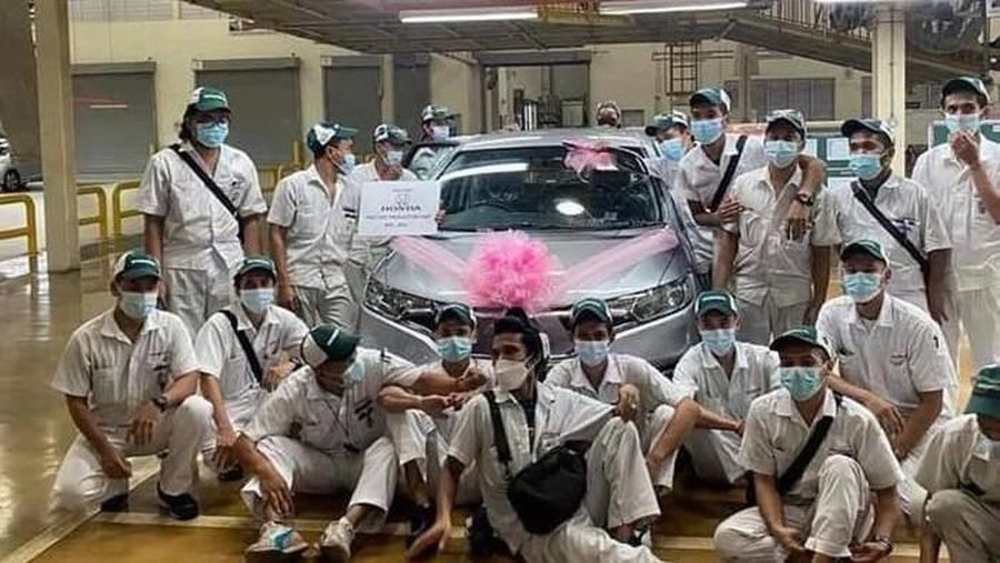 Honda Jazz produksi terakhir keluar dari pabrik (Honda Jazz Club Thailand)
