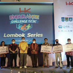 Hutama Karya Salurkan Bantuan Untuk 6 Sekolah di Lombok