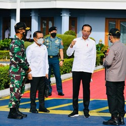 Jokowi Terbang ke Kaltara, Tanam Mangrove Hingga Sebar BLT