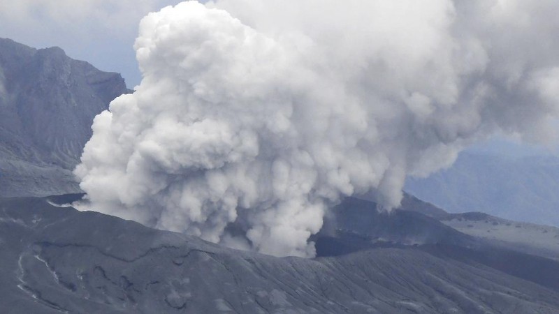 A video grab from the Japan Meteorological Agency's live camera image shows an eruption of Mount Aso in Aso, Kumamoto prefecture, southwestern Japan, October 20, 2021. Japan Meteorological Agency/Handout via REUTERS     ATTENTION EDITORS - THIS IMAGE WAS PROVIDED BY A THIRD PARTY. MANDATORY CREDIT.