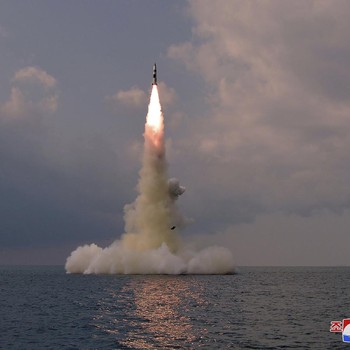 Detik-detik Korut Tembakkan Rudal Balistik dari Kapal Selam