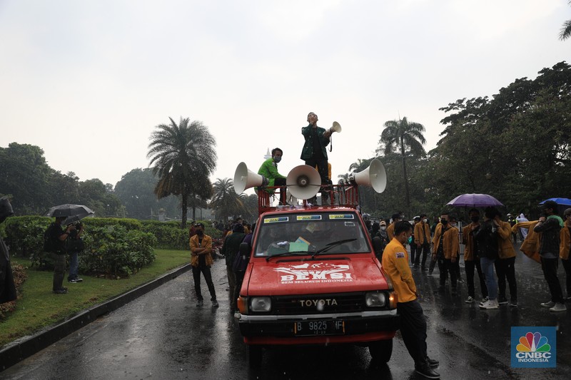 Demo mahasiswa di Patung Kuda, Jakarta, Kamis (21/10/2021). (CNBC Indonesia/Muhammad Sabki) Demo mahasiswa di Patung Kuda, Jakarta, Kamis (21/10/2021). (CNBC Indonesia/Muhammad Sabki)
