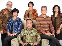 Arto hingga Gozali, Keluarga Ini Tajir Gilak Jual Bank Mini!