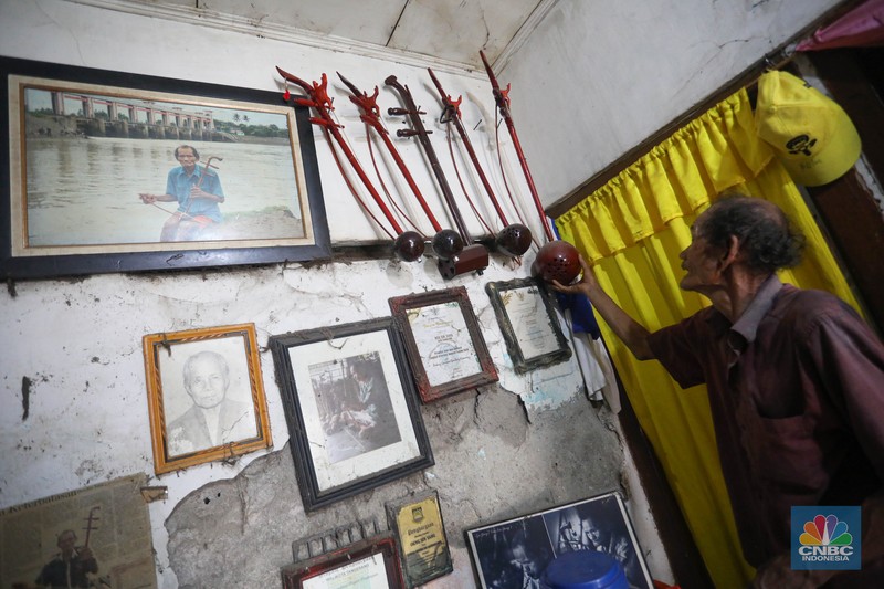 Mpe Goyong, Seniman Tehyan di Tangerang. (CNBC Indonesia/Andrean Kristianto)