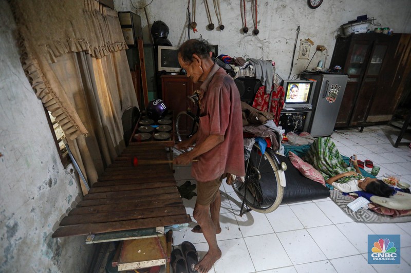 Mpe Goyong, Seniman Tehyan di Tangerang. (CNBC Indonesia/Andrean Kristianto)