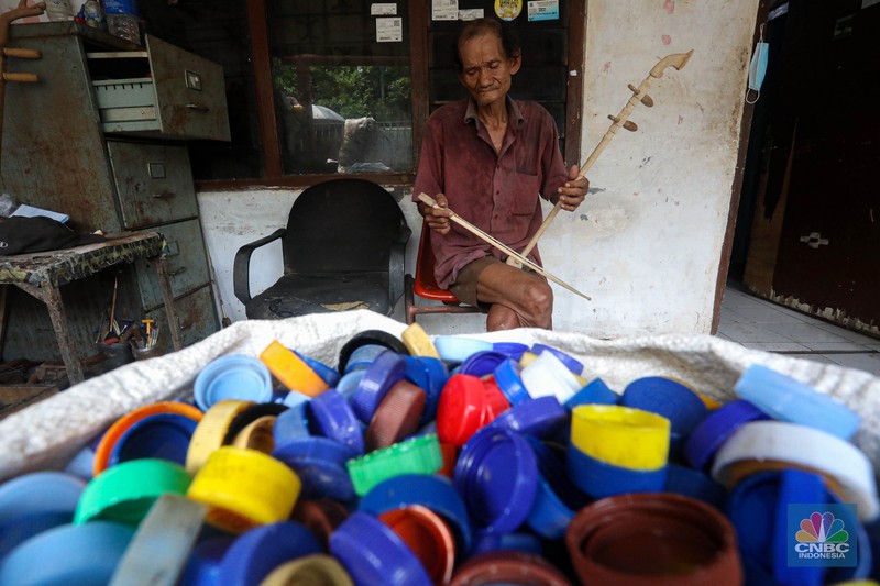 Mpe Goyong, Seniman Tehyan di Tangerang. (CNBC Indonesia/Andrean Kristianto)