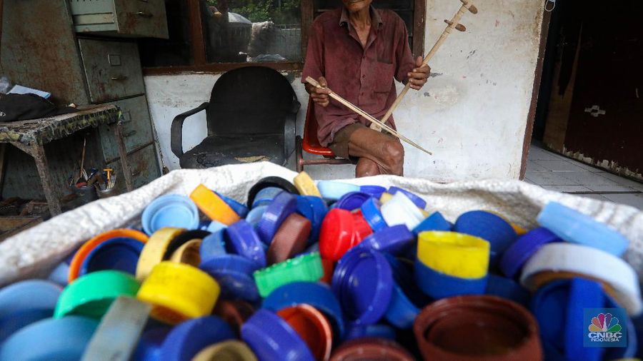 Mpe Goyong, Seniman Tehyan di Tangerang. (CNBC Indonesia/Andrean Kristianto)
