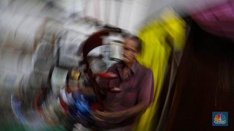 Mpe Goyong, Seniman Tehyan di Tangerang. (CNBC Indonesia/Andrean Kristianto)