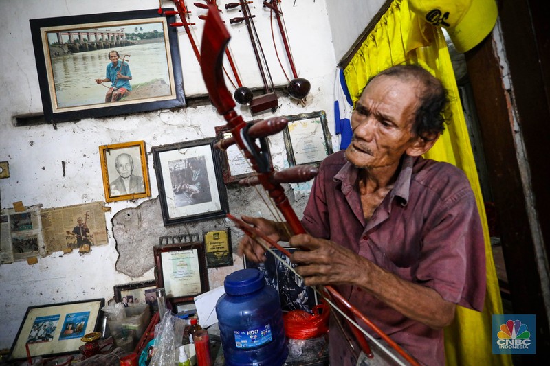 Mpe Goyong, Seniman Tehyan di Tangerang. (CNBC Indonesia/Andrean Kristianto)