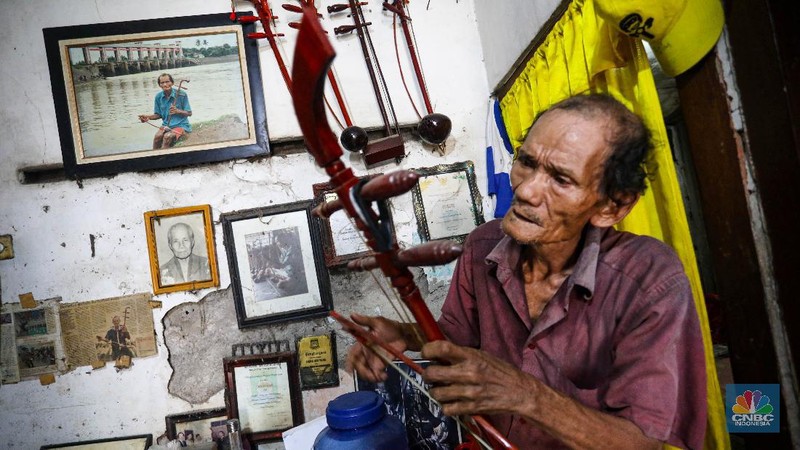 Mpe Goyong, Seniman Tehyan di Tangerang. (CNBC Indonesia/Andrean Kristianto)