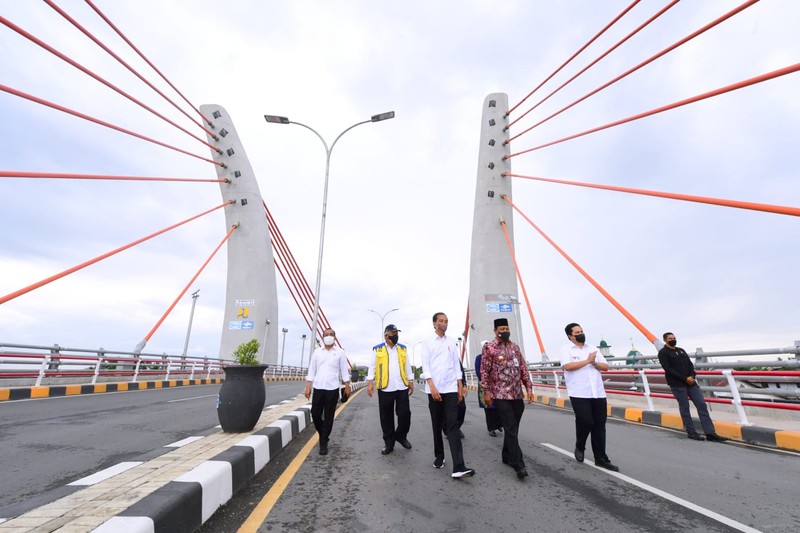 Presiden Jokowi Resmikan Jembatan Sei Alalak, Struktur Unik Cable Stayed Melengkung Asimetrik. (Dok: PUPR)