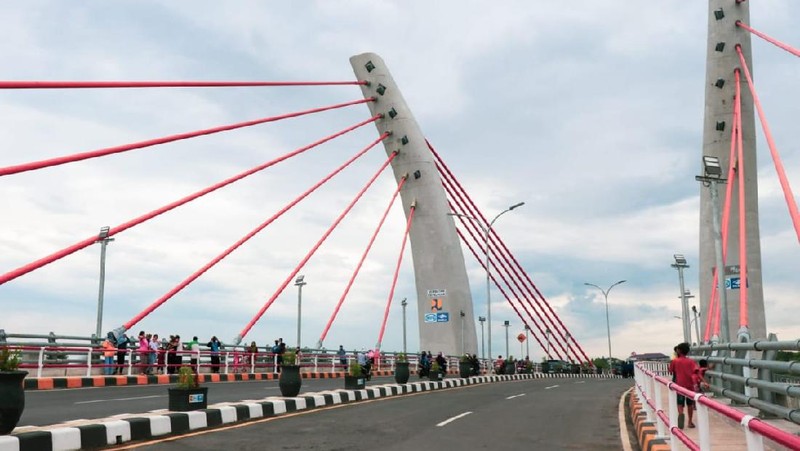 Presiden Jokowi Resmikan Jembatan Sei Alalak, Struktur Unik Cable Stayed Melengkung Asimetrik. (Dok: PUPR)
