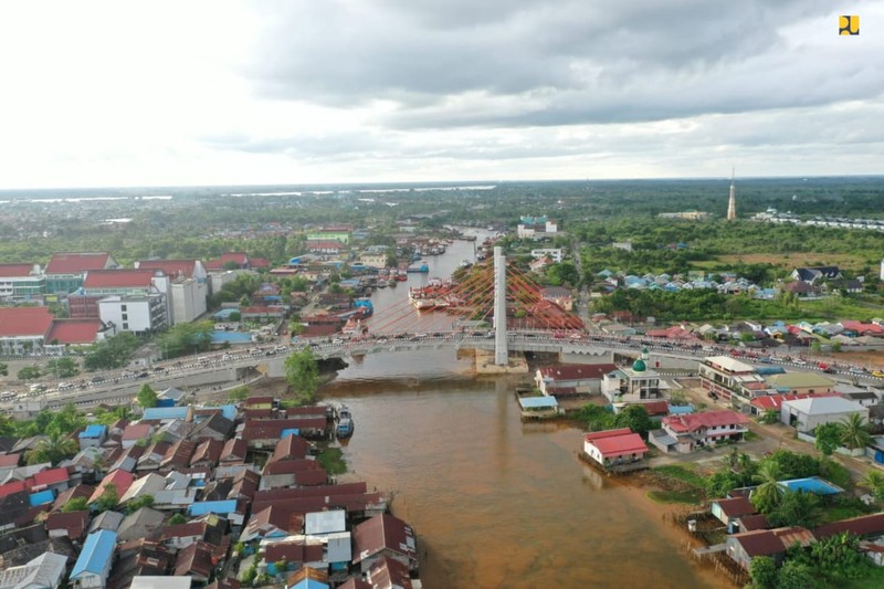 Presiden Jokowi Resmikan Jembatan Sei Alalak, Struktur Unik Cable Stayed Melengkung Asimetrik. (Dok: PUPR)