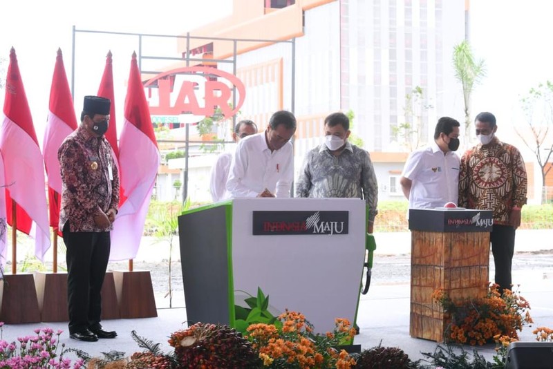 Presiden Jokowi saat meresmikan pabrik biodiesel milik PT Jhonlin Agro Raya di Kabupaten Tanah Bumbu, Provinsi Kalimantan Selatan, pada Kamis, 21 Oktober 2021. (Dok: Biro Pers Sekretariat Presiden)