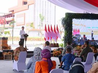 Jokowi Resmikan Pabrik Sawit Milik Crazy Rich Haji Isam