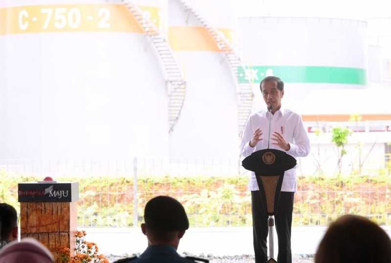 Presiden Jokowi saat meresmikan pabrik biodiesel milik PT Jhonlin Agro Raya di Kabupaten Tanah Bumbu, Provinsi Kalimantan Selatan, pada Kamis, 21 Oktober 2021. (Dok: Biro Pers Sekretariat Presiden)