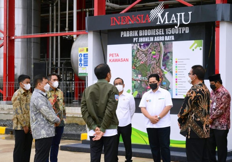 Presiden Jokowi saat meresmikan pabrik biodiesel milik PT Jhonlin Agro Raya di Kabupaten Tanah Bumbu, Provinsi Kalimantan Selatan, pada Kamis, 21 Oktober 2021. (Dok: Biro Pers Sekretariat Presiden)