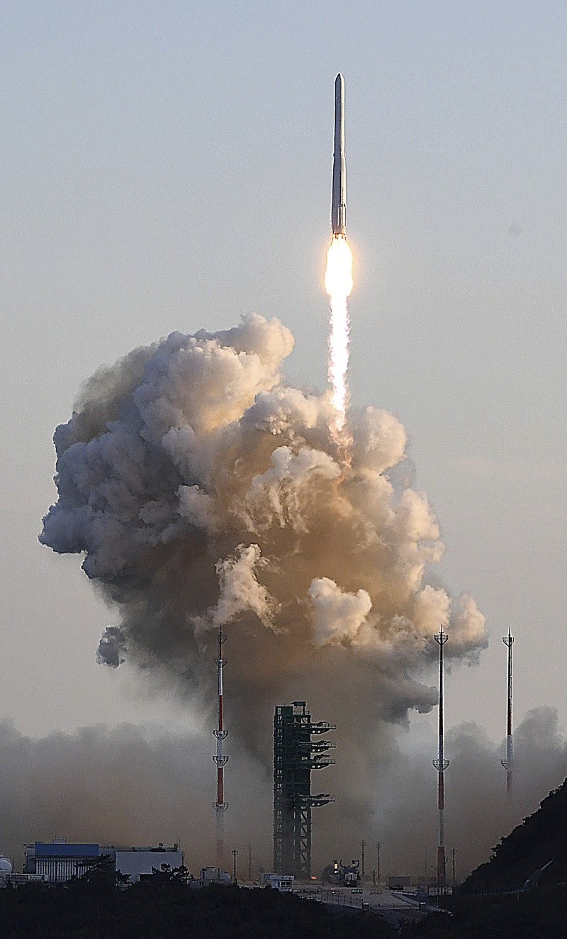 Roket Luar Angkasa Korea Selatan KSLV-II NURI.  (Korea Pool via AP)