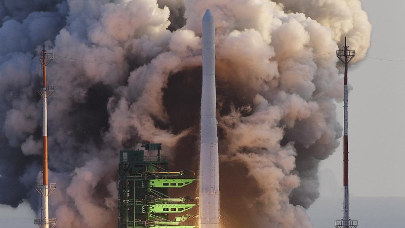 Roket Luar Angkasa Korea Selatan KSLV-II NURI.  (Korea Pool via AP)