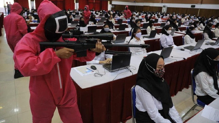 SKD CPNS Kemenkumham Jatim Bernuansa Squid Game. (Dok: Kemenkumham Jatim) SKD CPNS Kemenkumham Jatim Bernuansa Squid Game. (Dok: Kemenkumham Jatim)