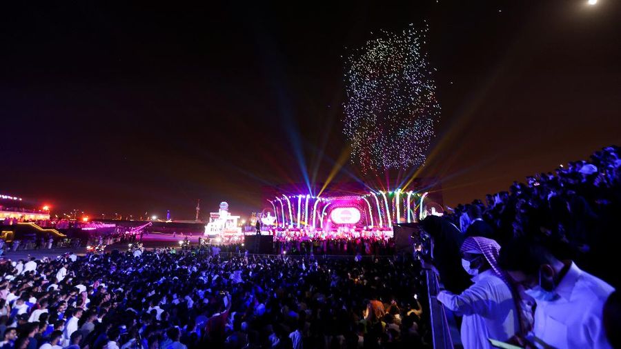 Upacara pembukaan musim Riyadh di Riyadh Pertunjukan seni yang menarik terlihat pada pembukaan musim Riyadh di Riyadh, Arab Saudi. (REUTERS/AHMED YOSRI)