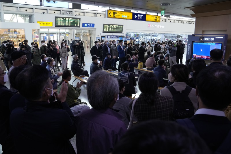 Roket Luar Angkasa Korea Selatan KSLV-II NURI. (Korea Pool via AP) Roket Luar Angkasa Korea Selatan KSLV-II NURI. (Korea Pool via AP)
