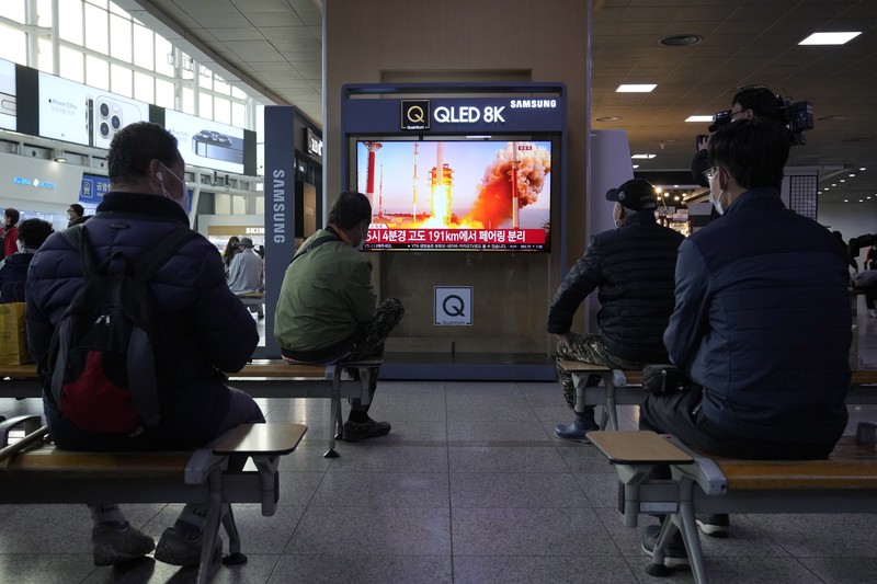 Roket Luar Angkasa Korea Selatan KSLV-II NURI. (Korea Pool via AP) Roket Luar Angkasa Korea Selatan KSLV-II NURI. (Korea Pool via AP)