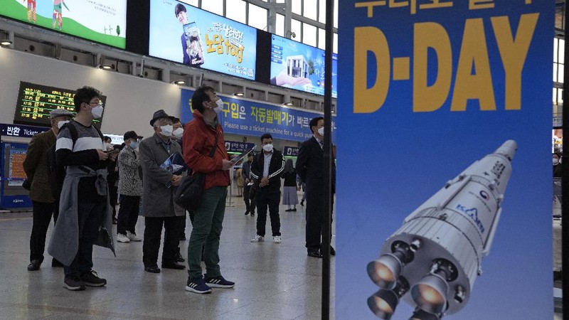 Roket Luar Angkasa Korea Selatan KSLV-II NURI.  (Korea Pool via AP)