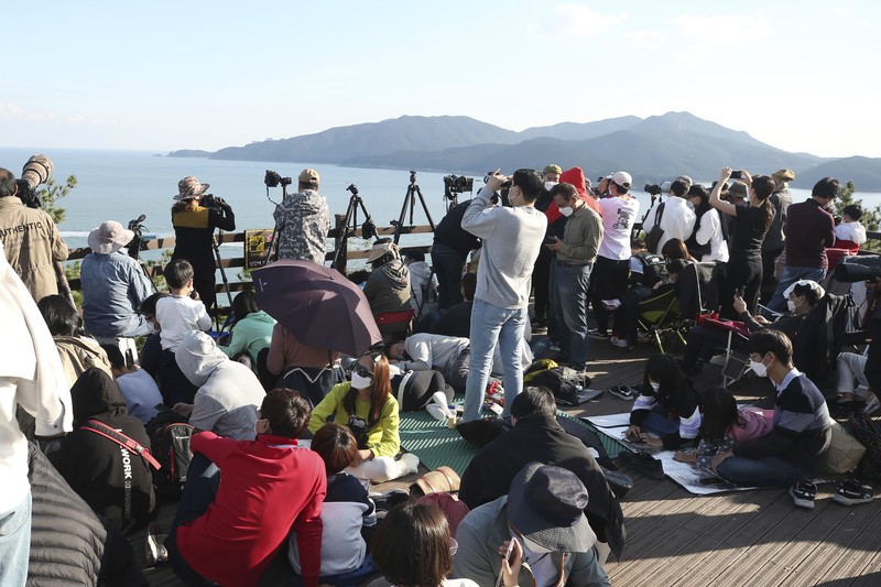 Roket Luar Angkasa Korea Selatan KSLV-II NURI. (Korea Pool via AP) Roket Luar Angkasa Korea Selatan KSLV-II NURI. (Korea Pool via AP)