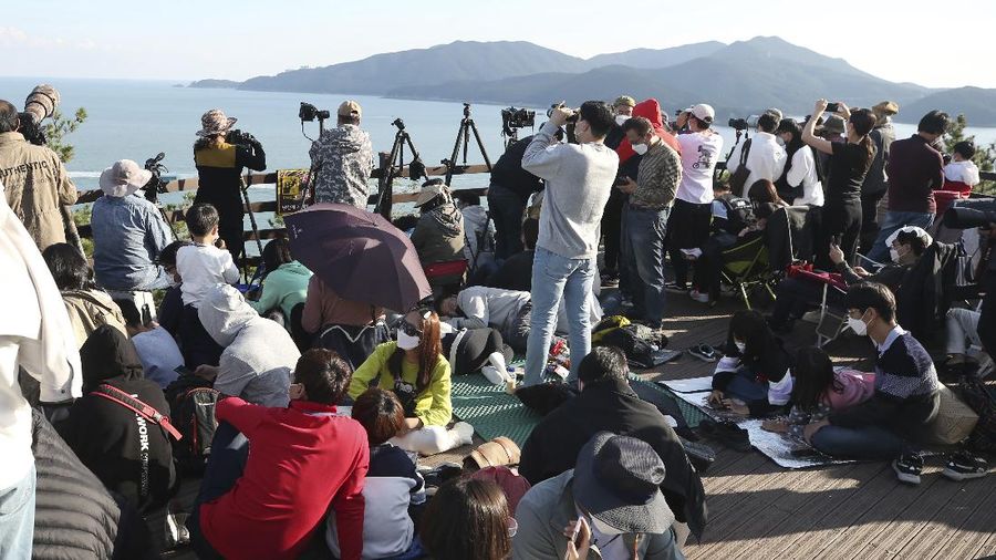 Roket Luar Angkasa Korea Selatan KSLV-II NURI.  (Korea Pool via AP)