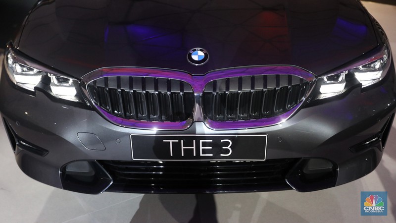 BMW 320i Dynamic saat acara BMW Group Driving Experience 2021 di Senayan Park, Jumat (22/10/2021). Ini merupakan varian pengganti dari 320i sebelumnya yang hadir dalam trim Sport. (CNBC Indonesia/Andrean Kristianto) BMW 320i Dynamic saat acara BMW Group Driving Experience 2021 di Senayan Park, Jumat (22/10/2021). Ini merupakan varian pengganti dari 320i sebelumnya yang hadir dalam trim Sport. (CNBC Indonesia/Andrean Kristianto)