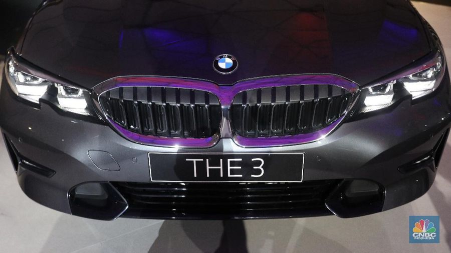 BMW 320i Dynamic  saat acara BMW Group Driving Experience 2021 di Senayan Park, Jumat (22/10/2021). Ini merupakan varian pengganti dari 320i sebelumnya yang hadir dalam trim Sport. (CNBC Indonesia/Andrean Kristianto)