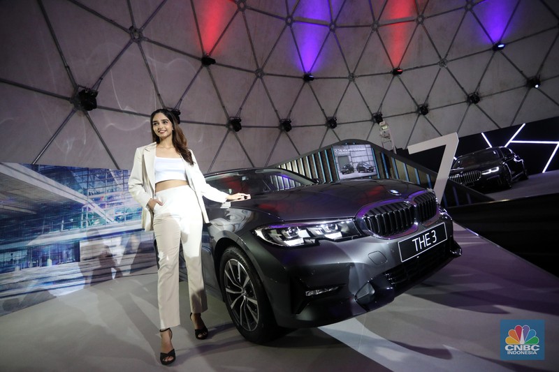 BMW 320i Dynamic saat acara BMW Group Driving Experience 2021 di Senayan Park, Jumat (22/10/2021). Ini merupakan varian pengganti dari 320i sebelumnya yang hadir dalam trim Sport. (CNBC Indonesia/Andrean Kristianto) BMW 320i Dynamic saat acara BMW Group Driving Experience 2021 di Senayan Park, Jumat (22/10/2021). Ini merupakan varian pengganti dari 320i sebelumnya yang hadir dalam trim Sport. (CNBC Indonesia/Andrean Kristianto)