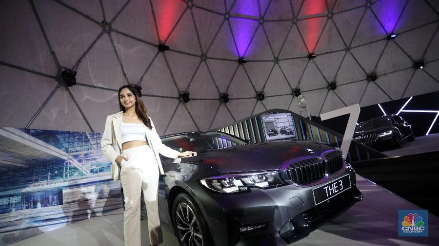 BMW 320i Dynamic  saat acara BMW Group Driving Experience 2021 di Senayan Park, Jumat (22/10/2021). Ini merupakan varian pengganti dari 320i sebelumnya yang hadir dalam trim Sport. (CNBC Indonesia/Andrean Kristianto)